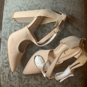 Never worn light beige heels